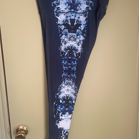 ALO Yoga Blue Ice Crystal Leggings Sz M - Picture 5 of 7